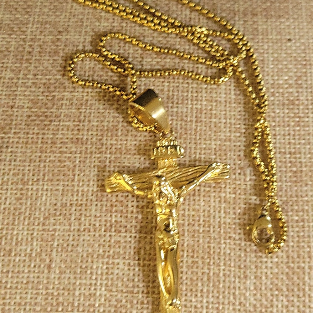 Gold Tone INRI Crucifix Cross Pendant Necklace 21 Inch Chain Size 21in